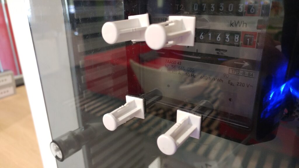 Case - Using studs to attach the device to the casing